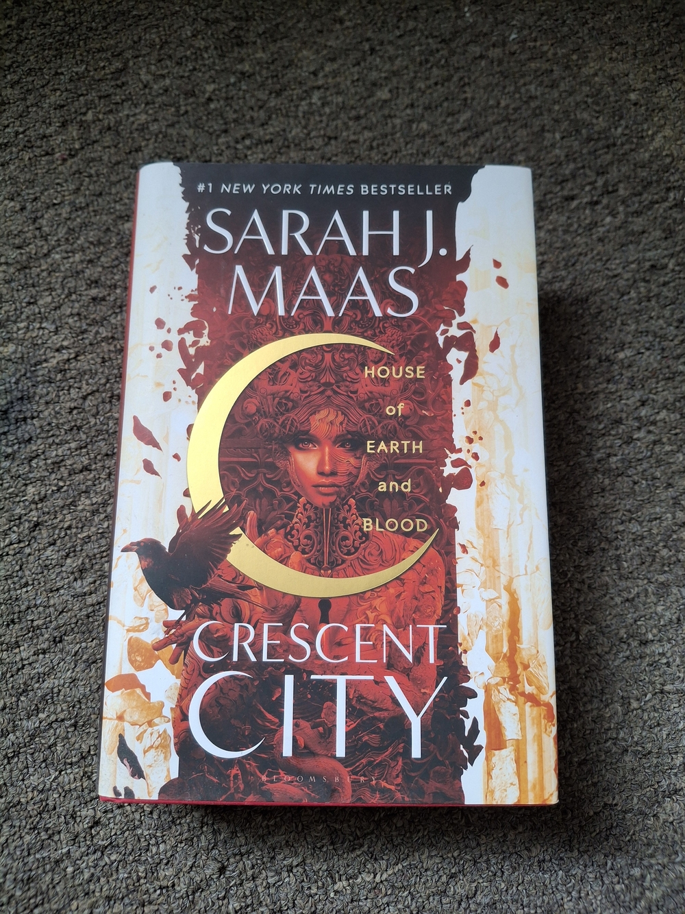 Sarah J. Maas - Crescent City (House of Earth and Blood) - Red & Gold Hardcover
